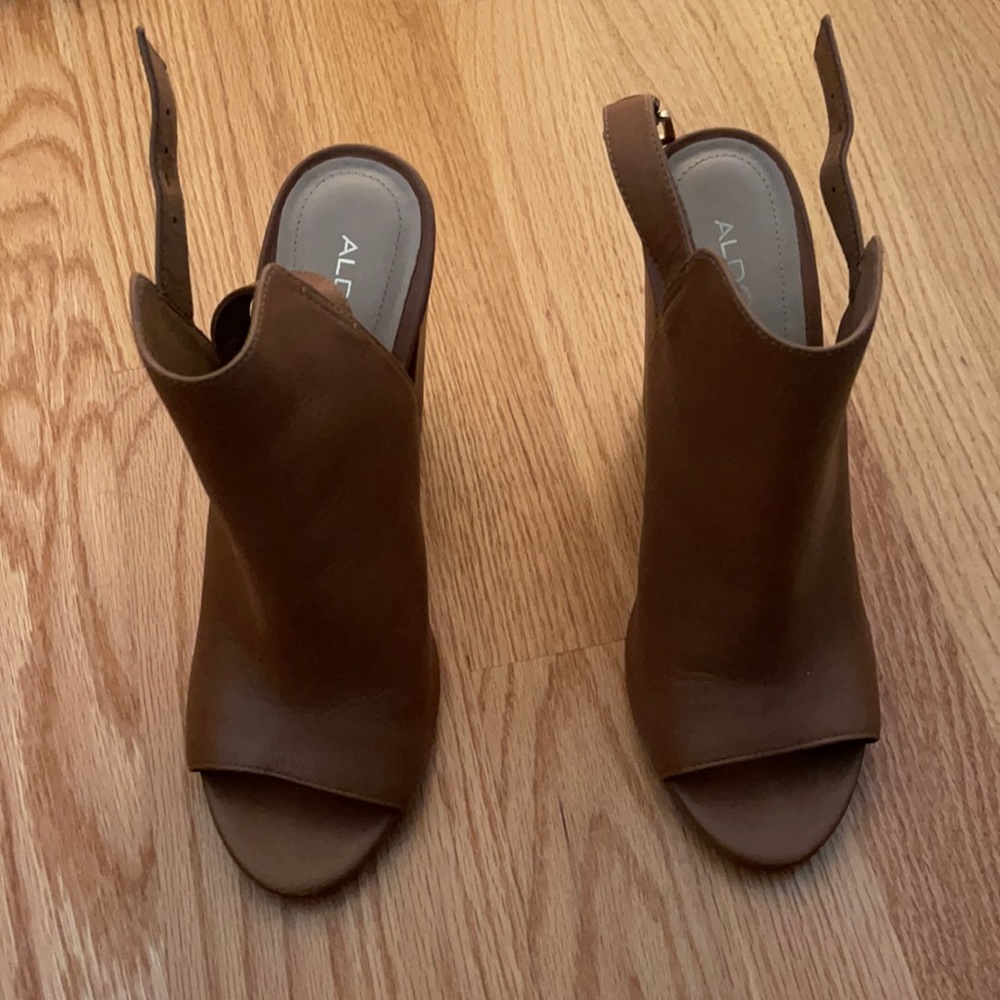 Also heeled sandals worn once